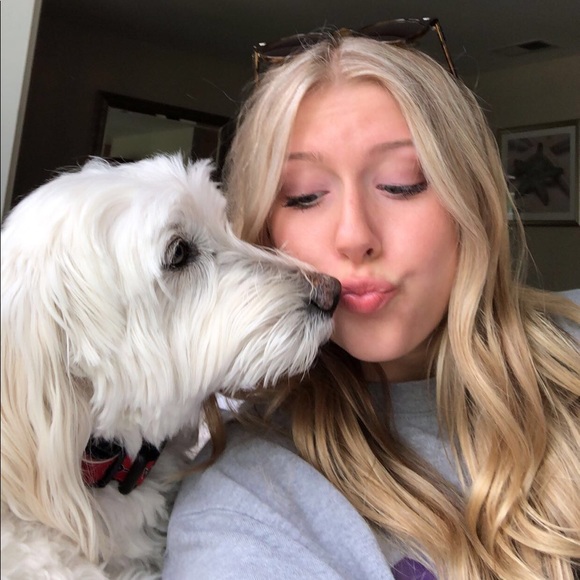 Profile Picture of Abby Kahlert (@abbykahlert) on Poshmark