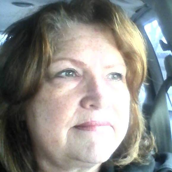 Profile Picture of Beverly Moore (@dimoore57) on Poshmark