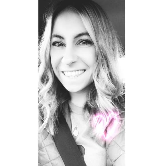 Profile Picture of Caroline Bayette (@carolinebayette) on Poshmark