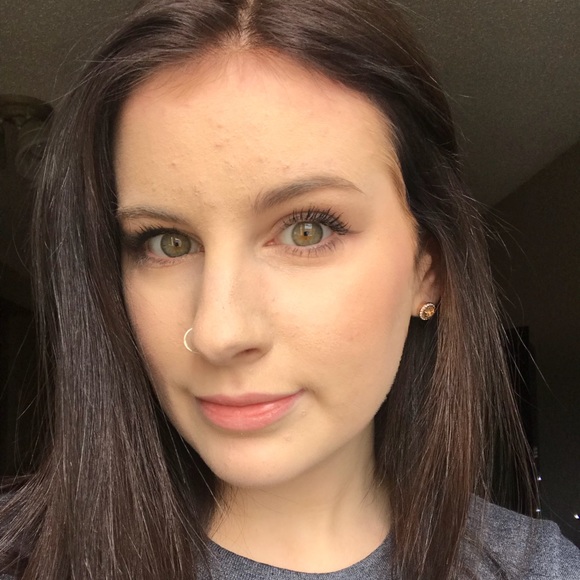 Profile Picture of Cassandra Cousins (@cassandra0498) on Poshmark