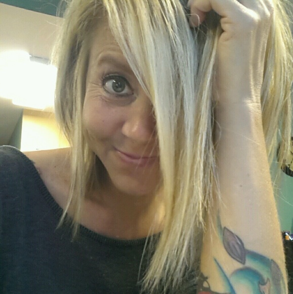 Profile Picture of Angela Matsey (@dragonfly323) on Poshmark