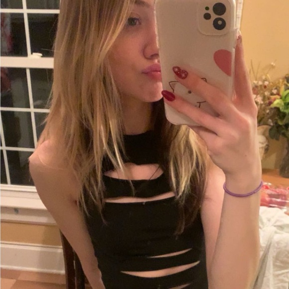 Profile Picture of Amelia Wozniak (@amyrwoz05) on Poshmark