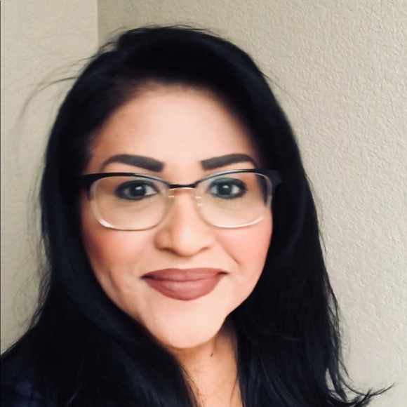 Profile Picture of Janie Peralez (@janie_peralez) on Poshmark