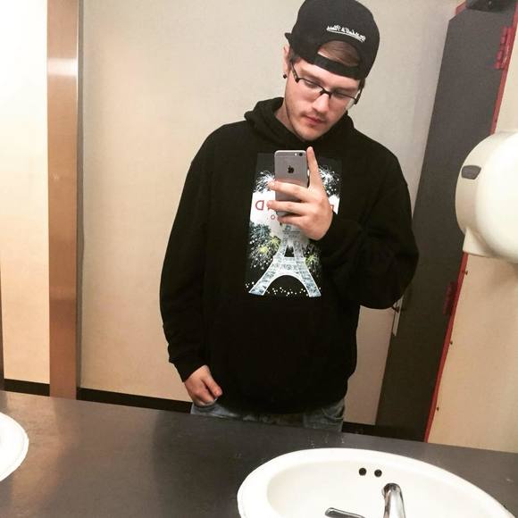 Profile Picture of Levi Helms (@billiesman) on Poshmark