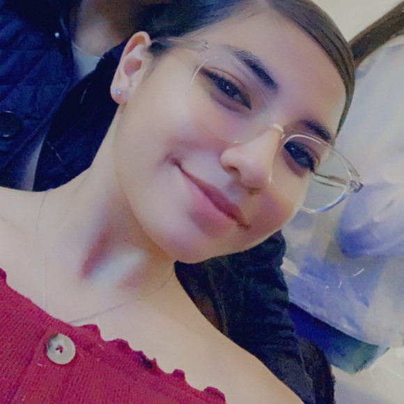 Profile Picture of Lucina Rodriguez (@lucyrr0716) on Poshmark