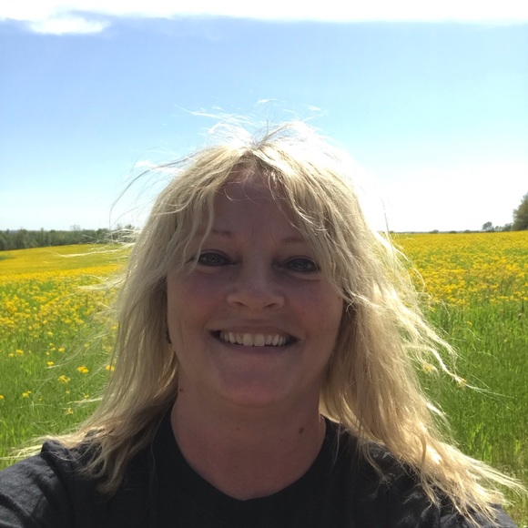 Profile Picture of Sherry Edmonds (@sedmonds11) on Poshmark