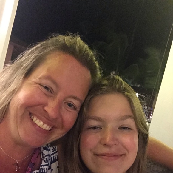 Profile Picture of Kimberly Muenchow (@kimj1772) on Poshmark