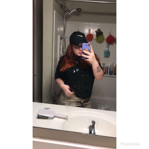 Profile Picture of Brittany Hoffmire (@bmhxoo) on Poshmark