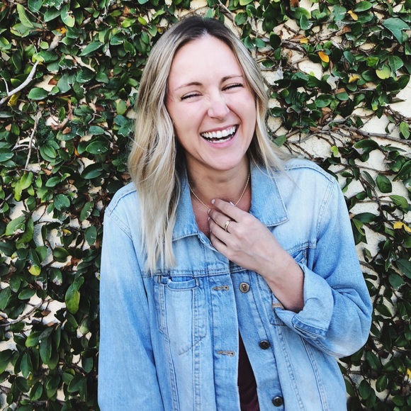 Profile Picture of Emily Bartran (@emilyrbee) on Poshmark
