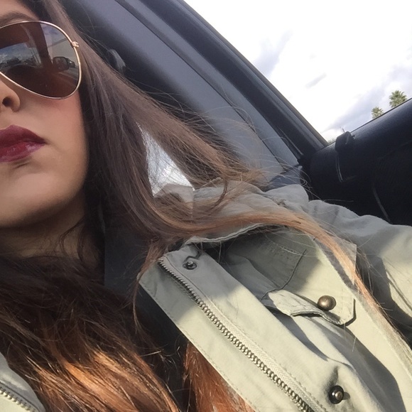 Profile Picture of Mariah Fonseca (@mariah328) on Poshmark