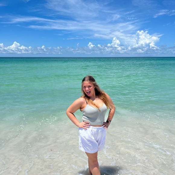 Profile Picture of Page Gordon (@maryjane_04) on Poshmark