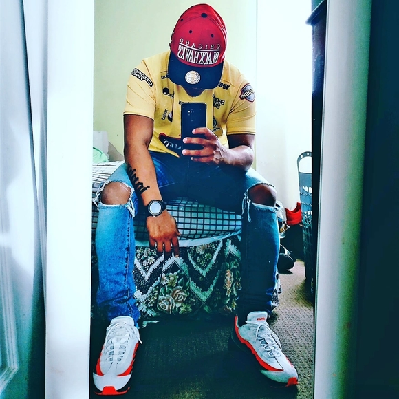 Profile Picture of Tegui Tito (@vjtito09) on Poshmark