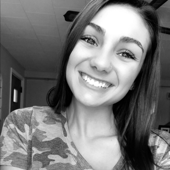 Mariah Musilli - Poshmark Profile Picture of Mariah Musilli (@m_musilli7) on Poshmark