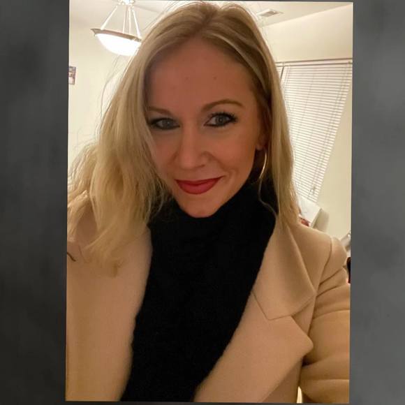 Profile Picture of Sandy Lopiccolo (@sandradlubin) on Poshmark