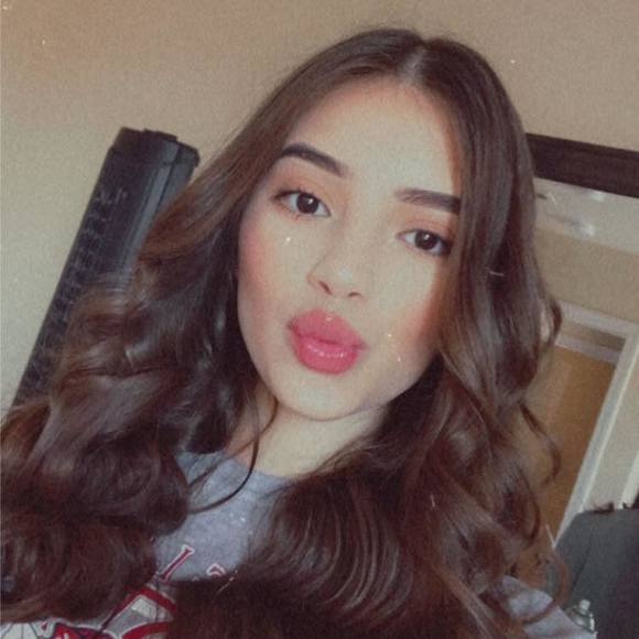 Profile Picture of Paola Amparan (@amparan_paola) on Poshmark