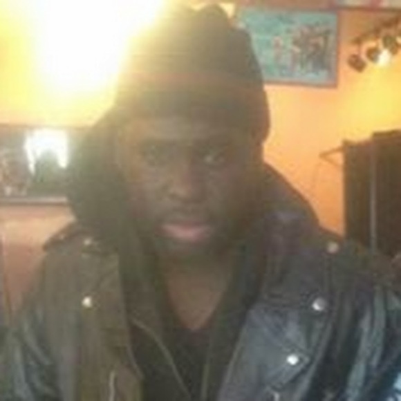 Profile Picture of Kevin Easley (@kevease) on Poshmark