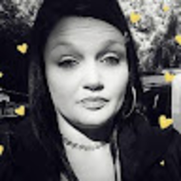 Profile Picture of Loretta Robison (@loretta_robison) on Poshmark