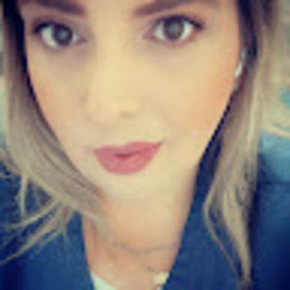 Profile Picture of Linette Rivera (@linette_rivera) on Poshmark