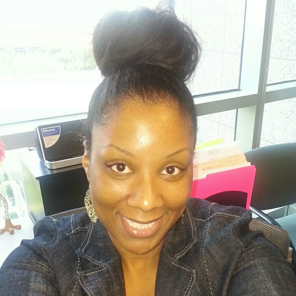 Profile Picture of Crystal Allen (@crystala0727) on Poshmark