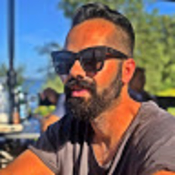 Profile Picture of Amirsaman Arasteh (@amirsamana) on Poshmark