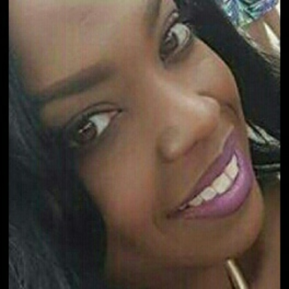 Profile Picture of Stacey Fowkes (@stacey_fowlkes) on Poshmark