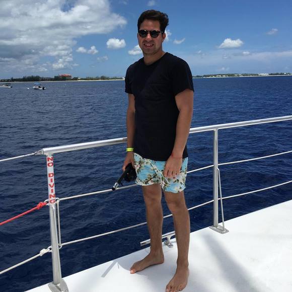 Profile Picture of Ryan Polikoff (@head2toeburton) on Poshmark