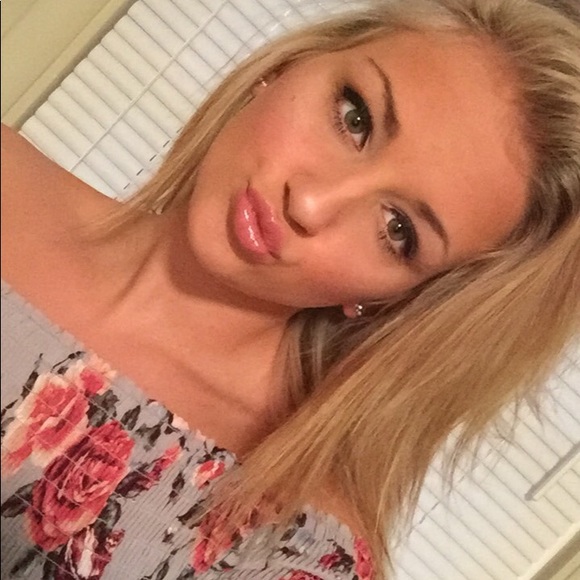 Profile Picture of Madyson Parfitt (@madysonparfitt) on Poshmark