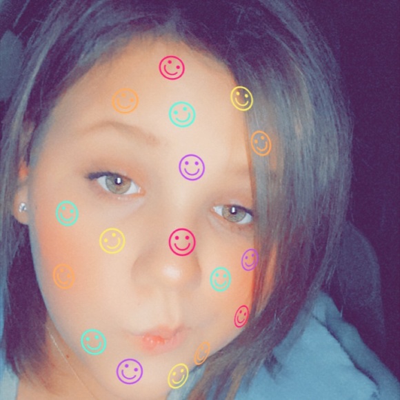 Profile Picture of Carly Farmer (@cfgrace156) on Poshmark