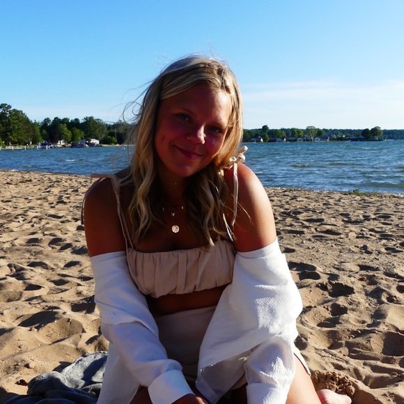 Amber Passino - Poshmark Profile Picture of Amber Passino (@amberpassino) on Poshmark