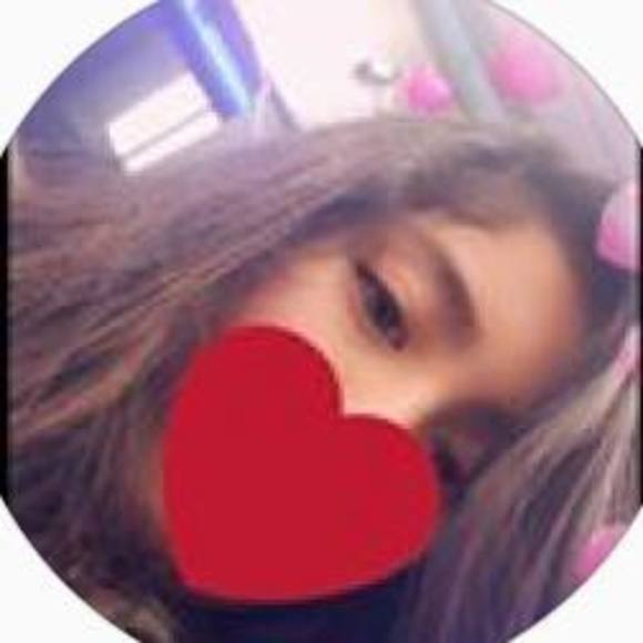 Profile Picture of Hilary Perez (@rosa866) on Poshmark