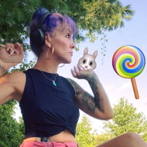 Profile Picture of Michelle Valasunas (@m_valasunas) on Poshmark