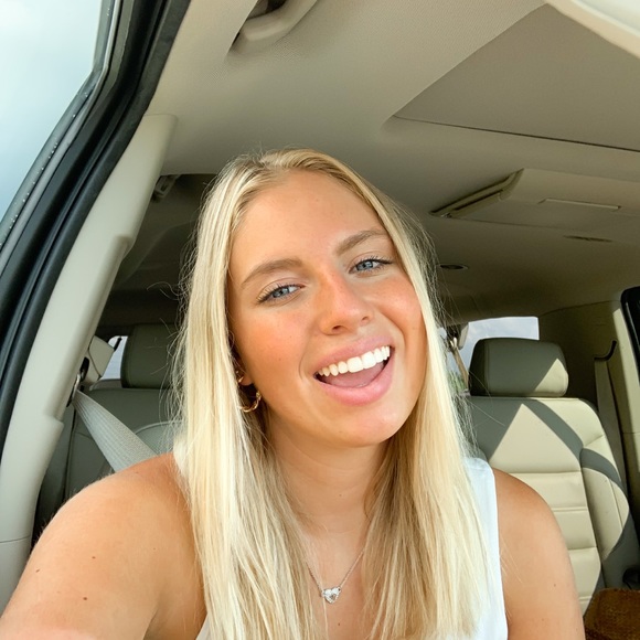 Profile Picture of Maddie Filloon (@mfilloon8) on Poshmark