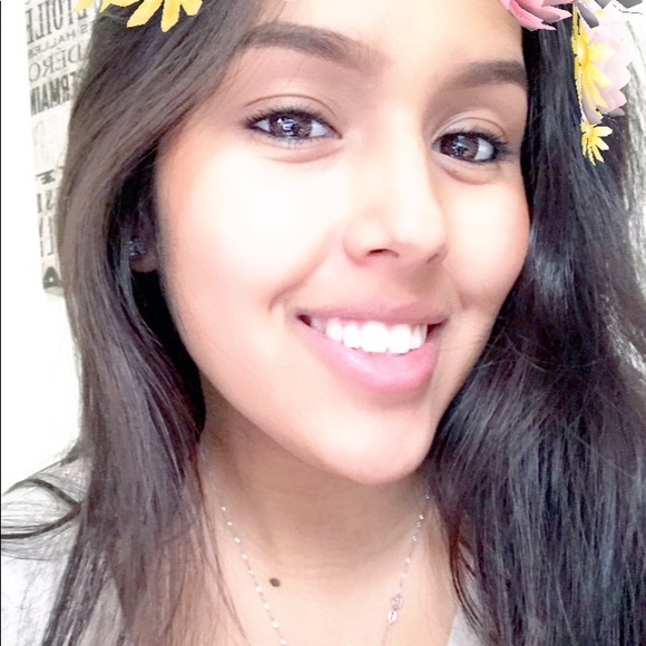 Profile Picture of Chasity Gonzalez (@chasityg98) on Poshmark