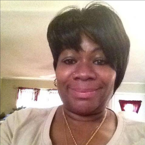 Profile Picture of Patricia Roberson (@sweetpea3211) on Poshmark
