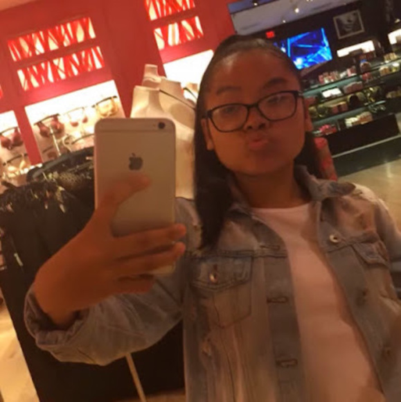 Profile Picture of Big head Jenna (@jenn6899) on Poshmark