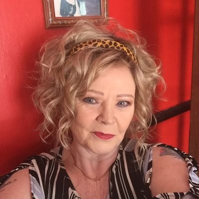 Profile Picture of SuzF (@angelbabesuz) on Twitter