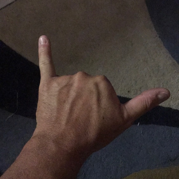 Profile Picture of Jesse Suderman (@sunsetspam) on Poshmark