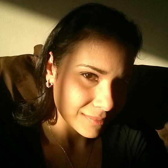 Profile Picture of Ericka Lima (@kikaglamour) on Poshmark