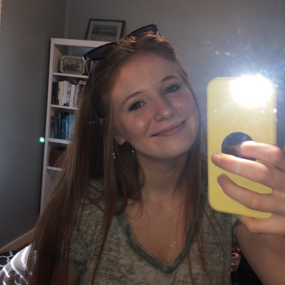 Profile Picture of Kylie Bergo (@kbergo) on Poshmark