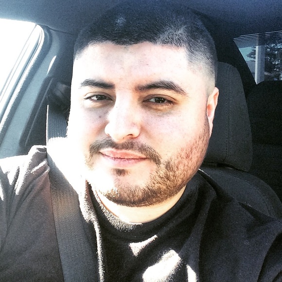 Profile Picture of Enrique Ponce (@ponce12987) on Poshmark