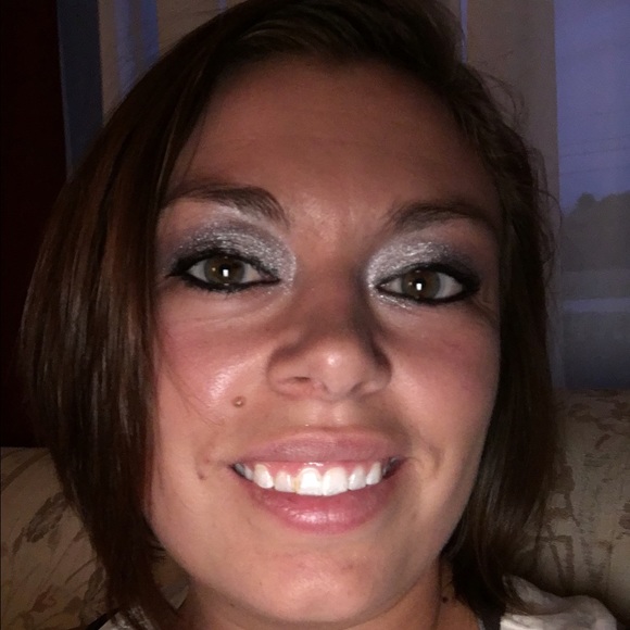 Profile Picture of Kelsie Bryant (@andersonkr) on Poshmark