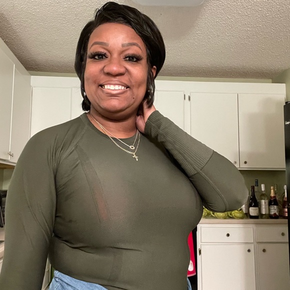 Profile Picture of Yolanda Clayton (@yolieclay) on Poshmark