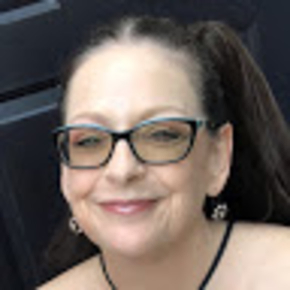 Profile Picture of Toni Bigenwald (@txtoy67) on Poshmark