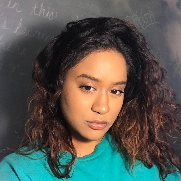 Profile Picture of Devika Persaud (@devikap12) on Poshmark