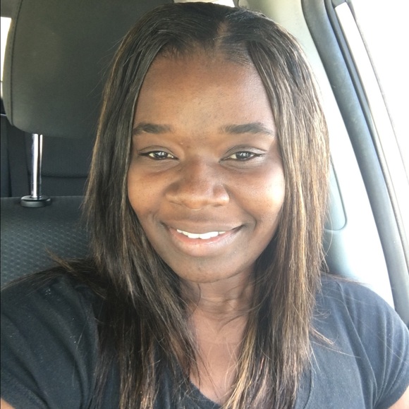 Profile Picture of Ayesha Osborne (@ayesha_lilly) on Poshmark