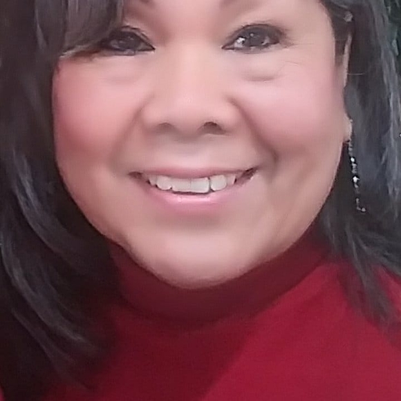 Profile Picture of Yolanda Giles (@ygiles55) on Poshmark