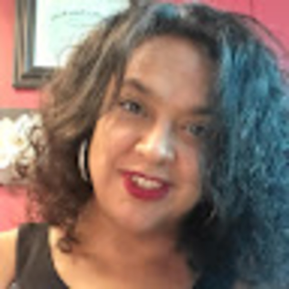 Profile Picture of Rebecca Pluguez (@rebeccapluguez) on Poshmark