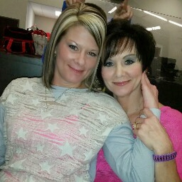 Profile Picture of Shannan Holzschuh (@sholzschuh) on Poshmark