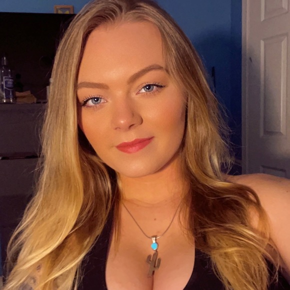Profile Picture of Kaitlyn Crabtree (@krcrabtree18) on Poshmark