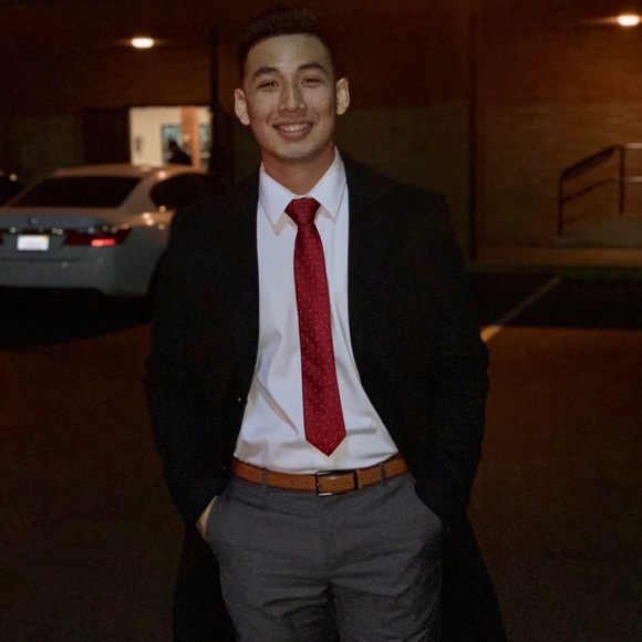 Profile Picture of Anton Nguyen (@ateffect) on Poshmark